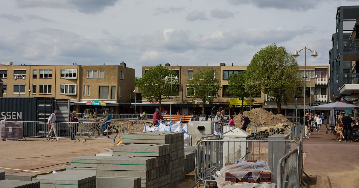 Machines heersen in het centrum van Reusel, waar de Markt elke dag een beetje verandert