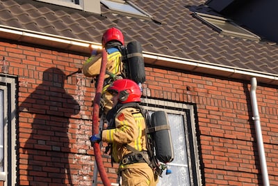 Hardnekkige brand in spouwmuur van nieuwbouwwoning in Asten