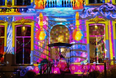 Ondernemer Addy verrast door drukte bij Glow in Helmond: ‘Het is idioot druk voor jouw deur’