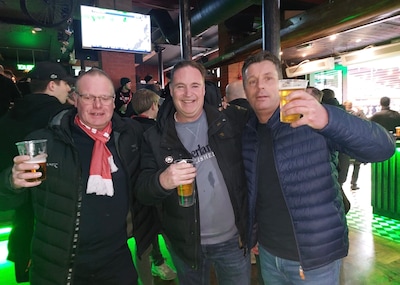 Deze PSV-supporter viert in Liverpool zijn 75ste (!) Europese trip: ‘In een discotheek in Leeds kwam