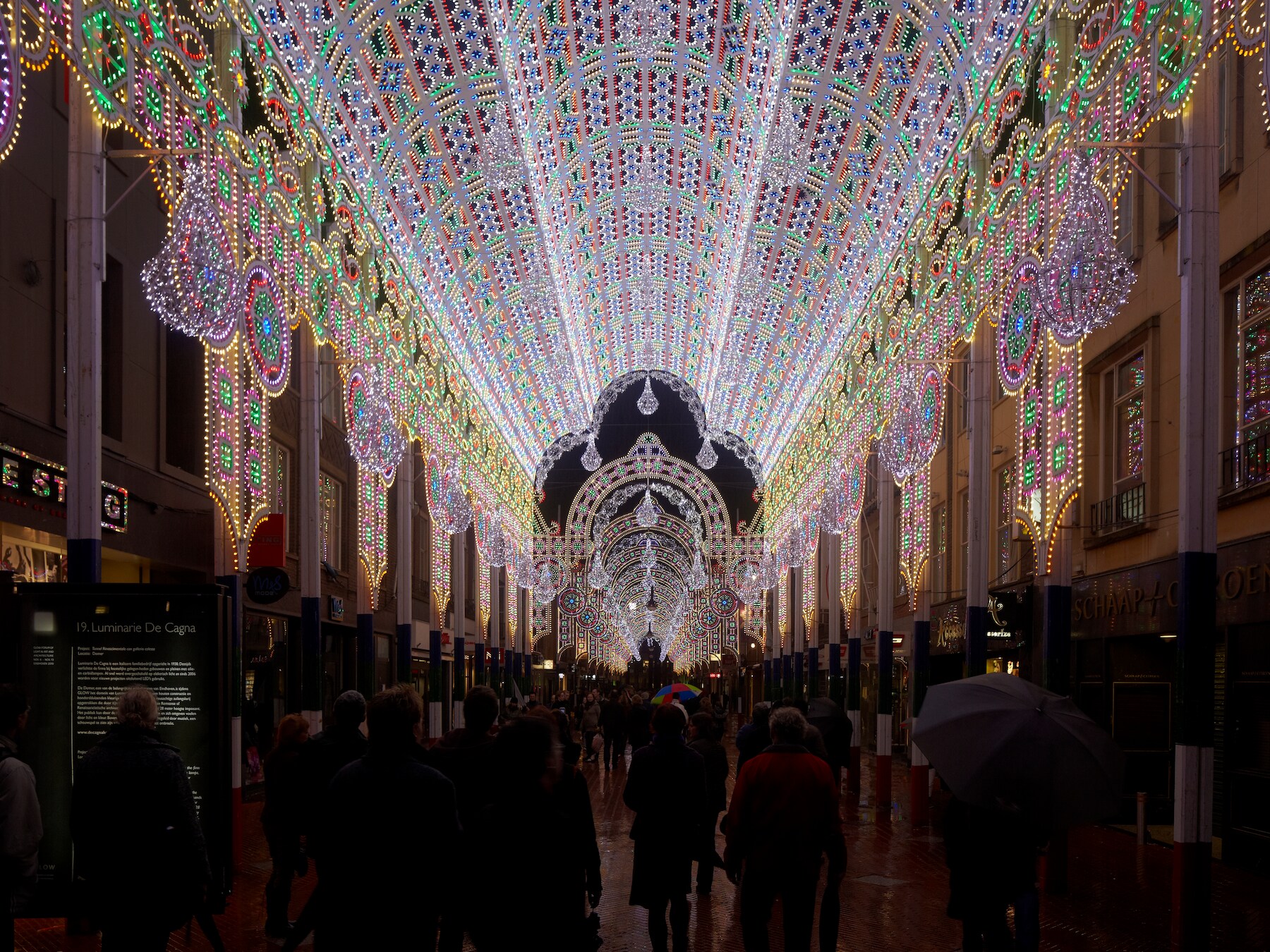 De hoogtepunten van 20 jaar Glow? Dan kunnen De Cagna en de zonnebloemen niet ontbreken