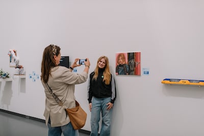 Radically Mine! brengt 59 kunstwerken van Brabantse scholieren naar Salon Veneman in Eindhoven