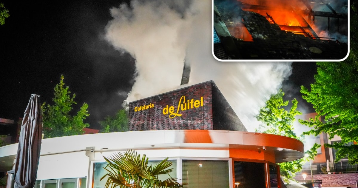 Vlammen uit het dak van De Luifel in Best: brand ontstaan in technische ruimte