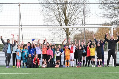 Teams en tochtjes op de motor, tractor en platte kar