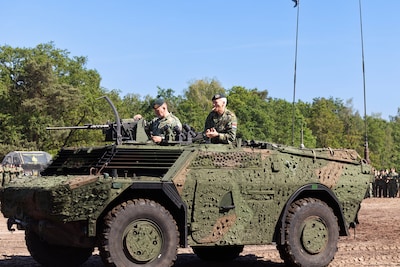 ‘Oirschot’ zwaait commandant uit op zijn favoriete plek: met de poten in het zand