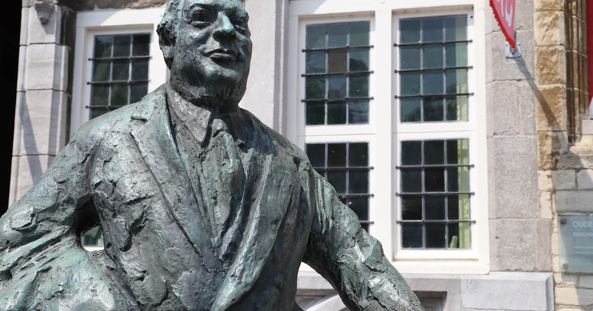 De schoolbanken in: de Bergse school voor geschiedenis gaat beginnen