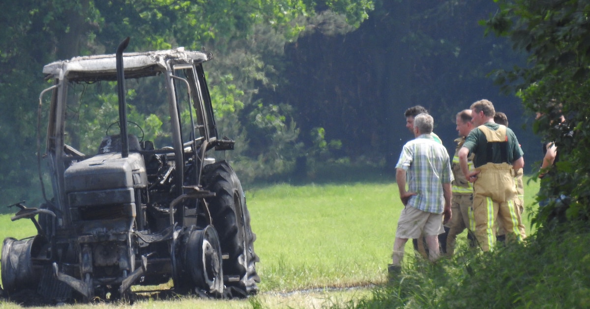 Tractor in Elsendorp uitgebrand.