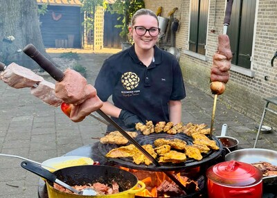 Barbecueën voor 300 man? Geen probleem voor Sanne (20): ‘Mannen willen vaak tóch alles snel, snel, s