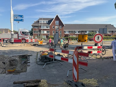 Kruising Leenderweg met Ring in Eindhoven is een hindernisbaan in verkeersbordenbos