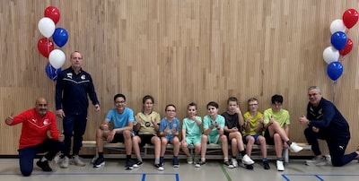 In een ander team vinden ze moeilijk hun plek, tóch trapten ze zondag hun eerste balletje