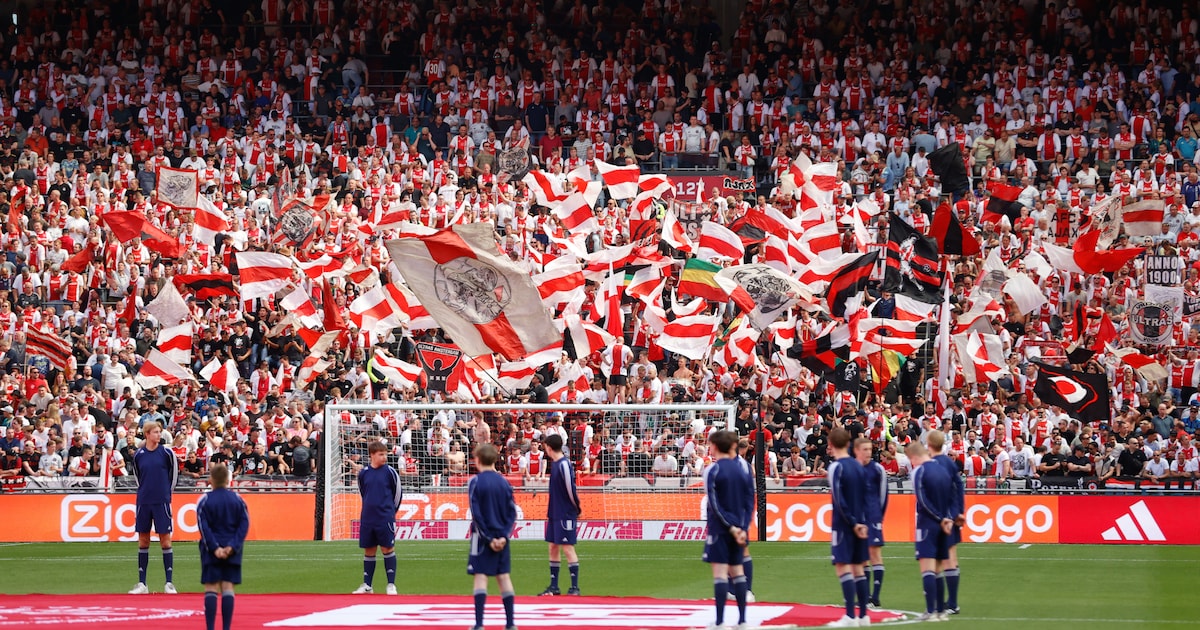 Ajax brengt zondag eerbetoon aan vermoorde Lisa (17) uit Abcoude