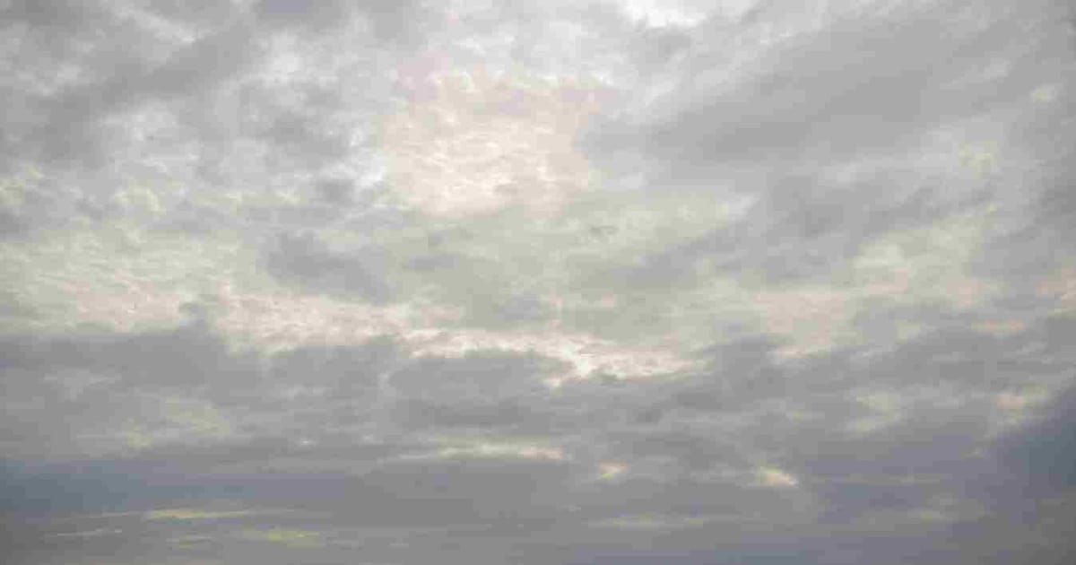 Zwaar bewolkt in Reusel-De Mierden in de ochtend