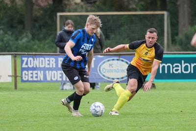 Trainer van vijfdeklasser moet noodgedwongen zichzelf opstellen en ziet ploeg fors verliezen: ‘Naast