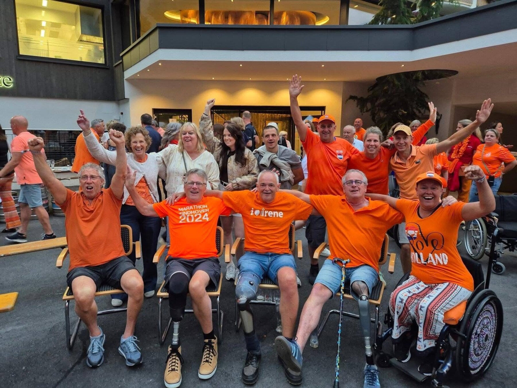 Deze vijf Brabanders beklimmen Oostenrijkse berg met handbike: ‘Nog kippenvel van dat moment’
