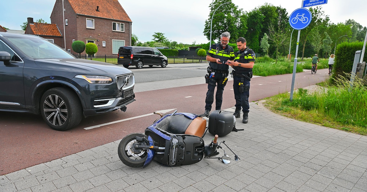 Scooter en auto botsen op Dommelseweg in Valkenswaard