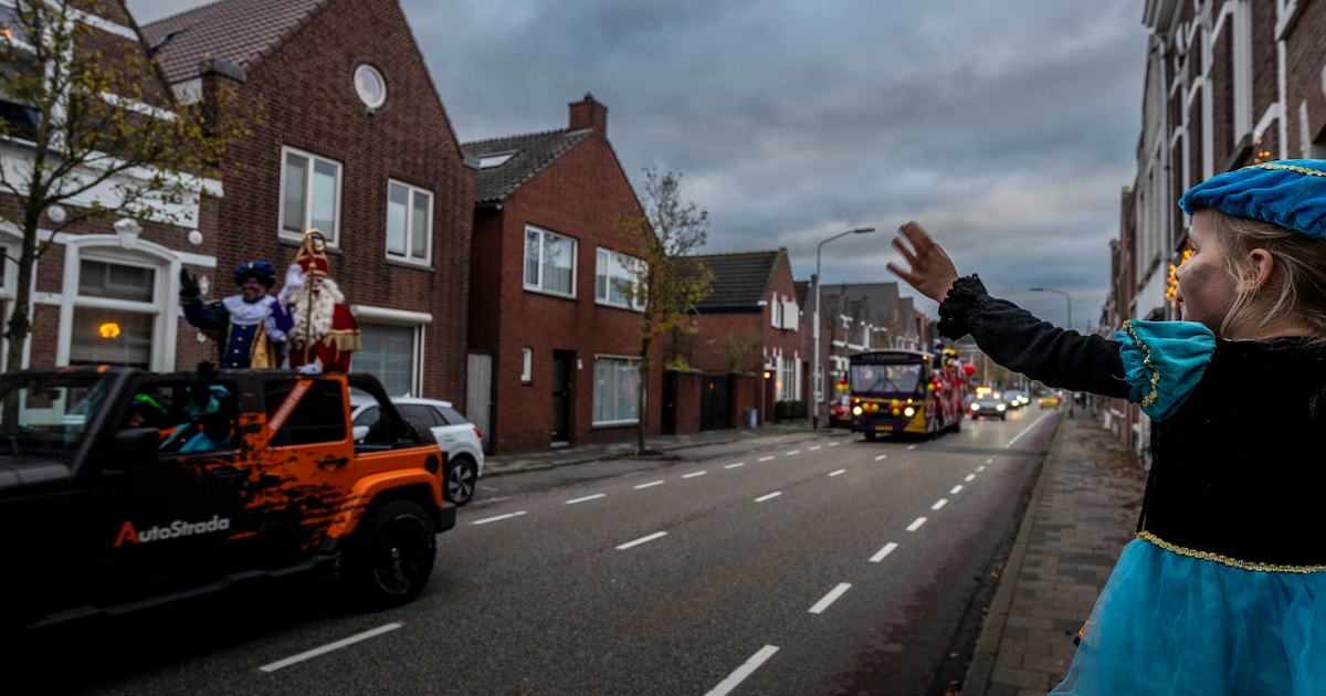 Sinterklaas in een jeep door Roosendaal: ‘Hij is het écht’