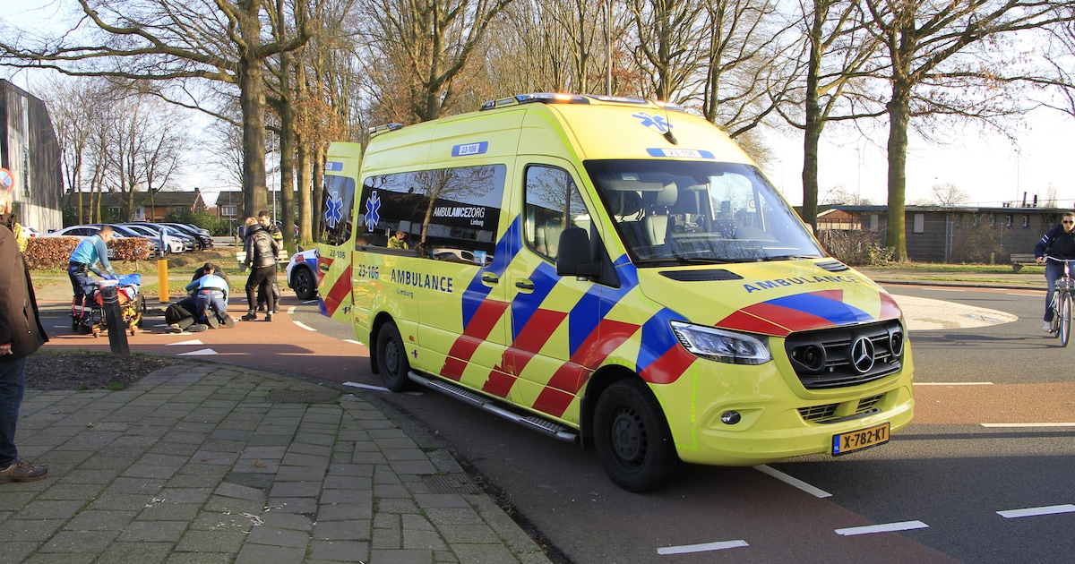 Fietser gewond na botsing op de Limburglaan in Weert