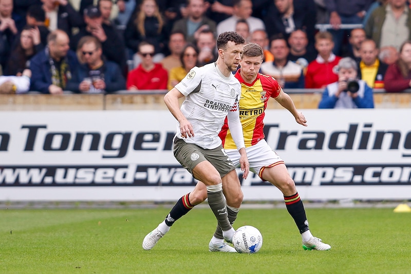 LIVE | Rake strafschop Eagles maakt prachtige kopgoal Perisic ongedaan ...