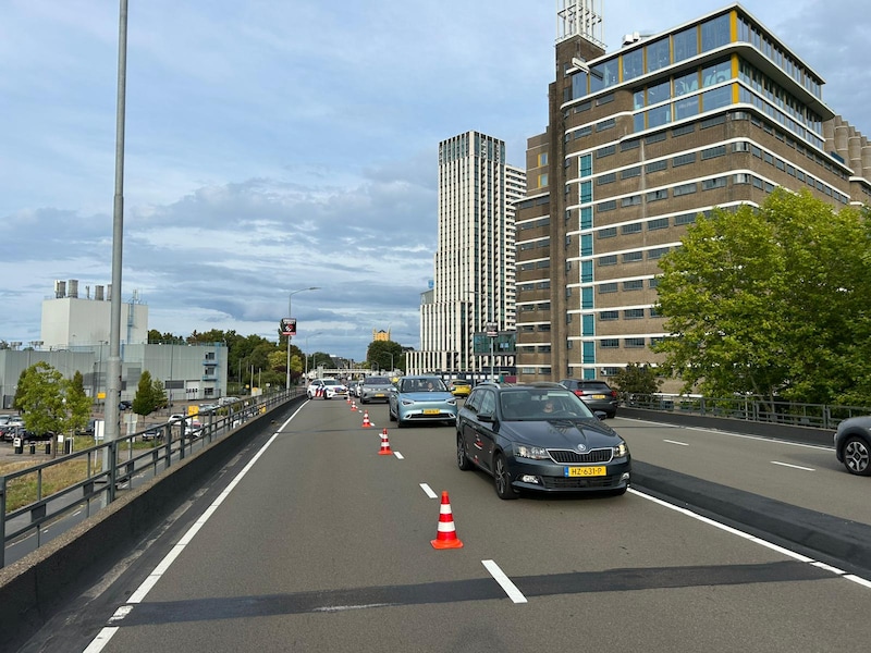 Botsing met zes auto's op het Strijps Bultje, een deel van de ringweg in Eindhoven.