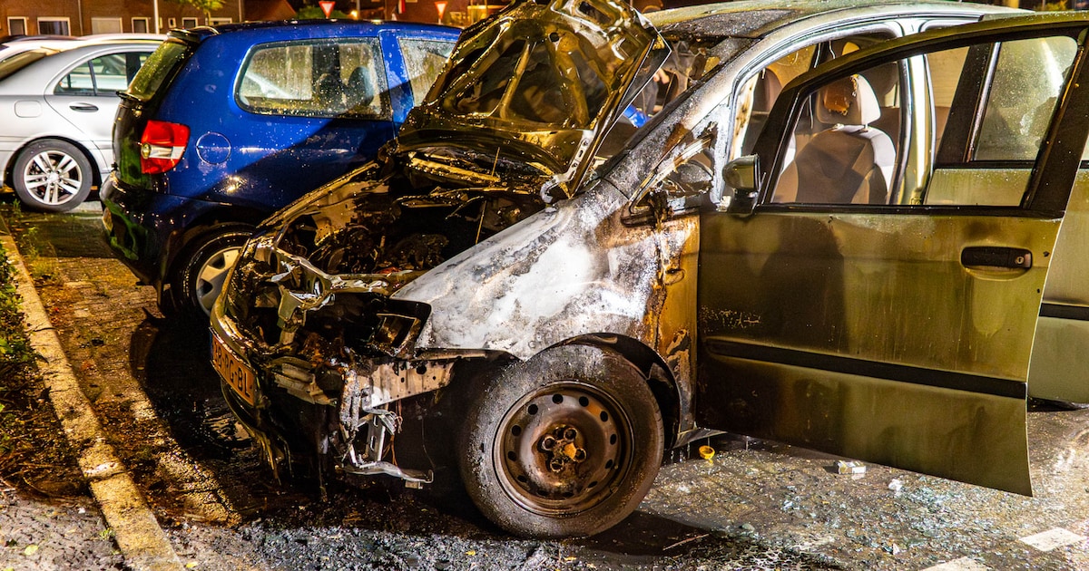 Auto uitgebrand bij sporthal in Helmond, jerrycan gevonden