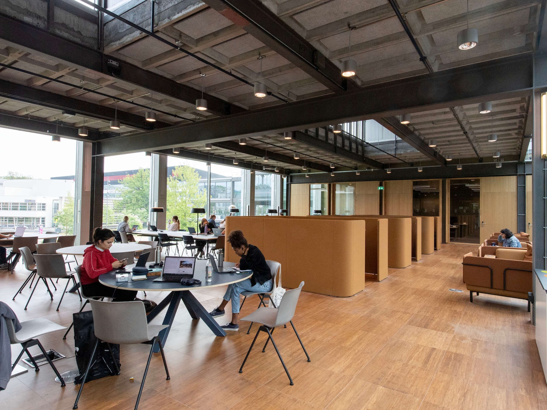 Universiteit Twente schrapt cum laude vanwege ongelijkheid; ‘systematisch nadelig’ voor vrouwelijke promovendi