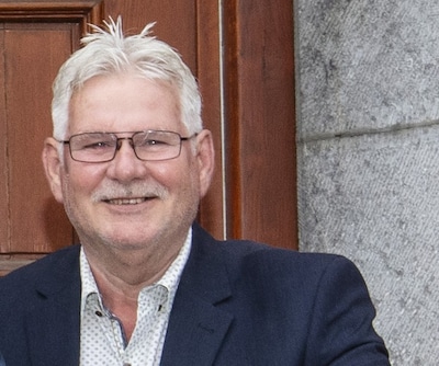 Dubbel feest; ook een lintje voor kersverse wethouder Toon C