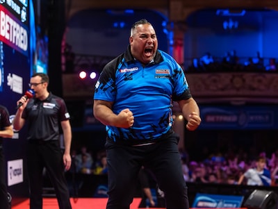 Darter Jermaine Wattimena wint Players Championship en heeft eindelijk eerste PDC-titel te pakken