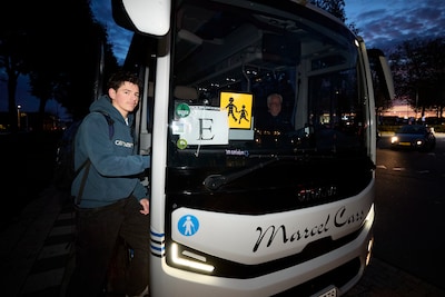 Elke ochtend rijdt een bus vol Brabantse scholieren naar Mol, waarom gaat Constantin niet in Veldhov