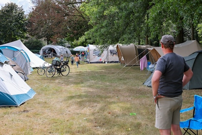 Van vreemden naar buren: 24 uur op de Buurtcamping in Strijp