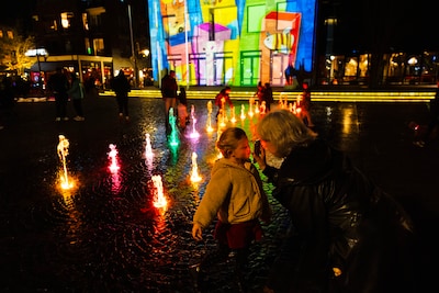 Rij voor de kerk tijdens Glow in Best: ‘De pastoor zou er jaloers op zijn’