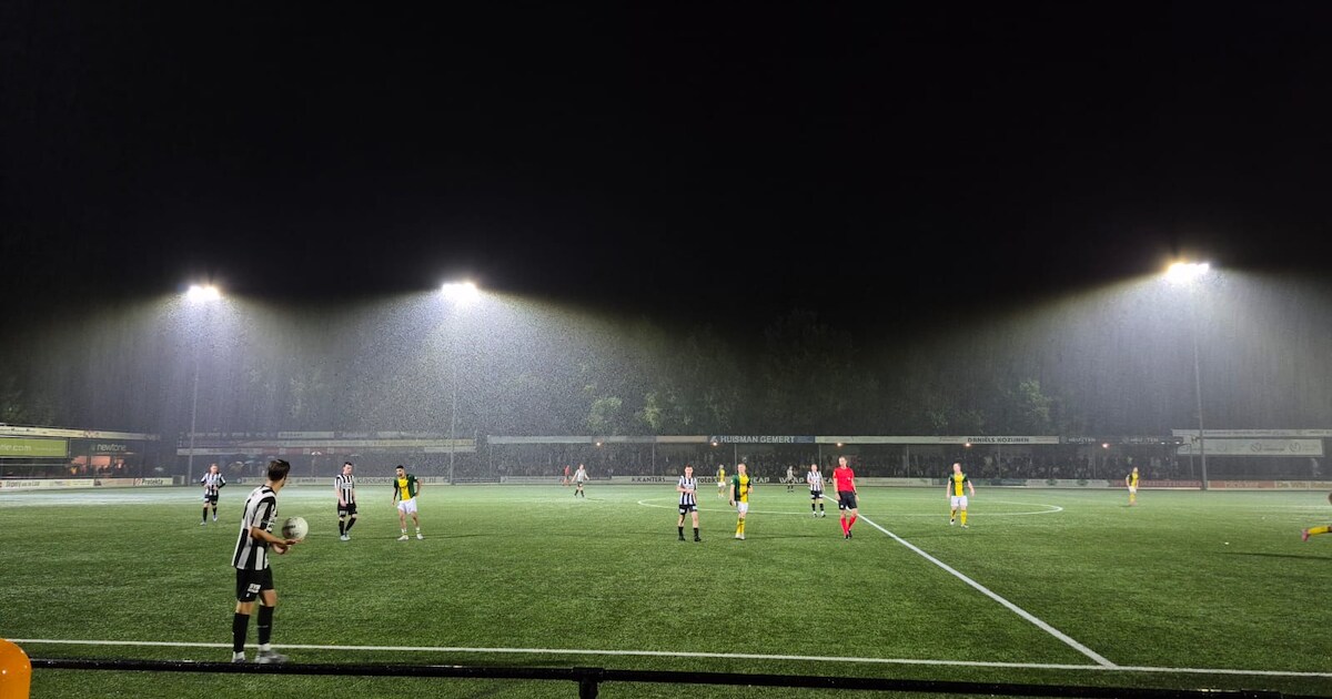 LIVE | Sensationele minuten bij Mierlo-Hout, UNA gelijk na rust op voorsprong