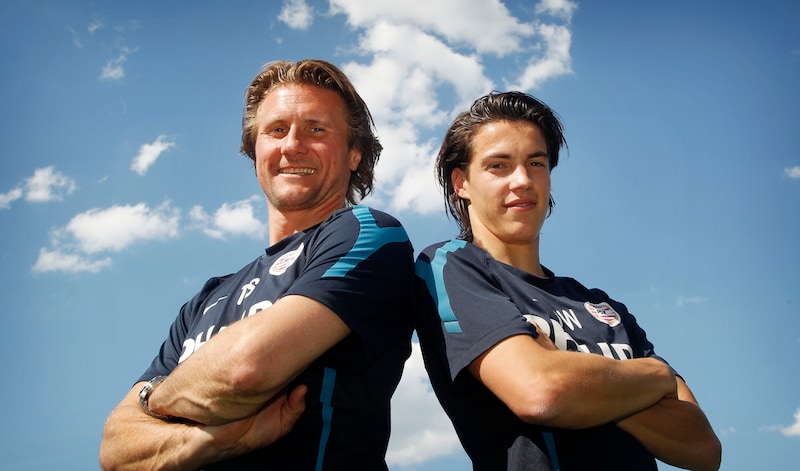 Hij werkte zestien jaar in de schaduw bij PSV en nu pakt Tim Wolf (36 ...