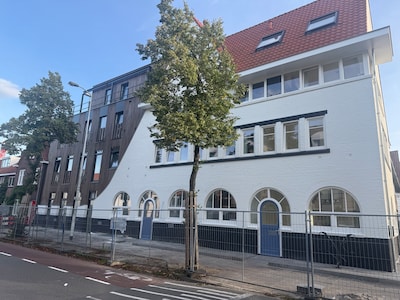 Daklozenopvang Zuidwester gaat bijna open, maar buurt blijft zich verzetten