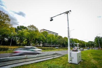 Pleidooi voor harder rijden op Kennedylaan Eindhoven: ‘Iedereen weet dat de meesten zich niet aan de