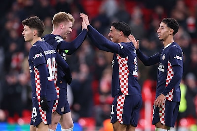 Op een magische avond schrijft PSV tegen de vallende gigant Liverpool een waar voetbalsprookje: dit 