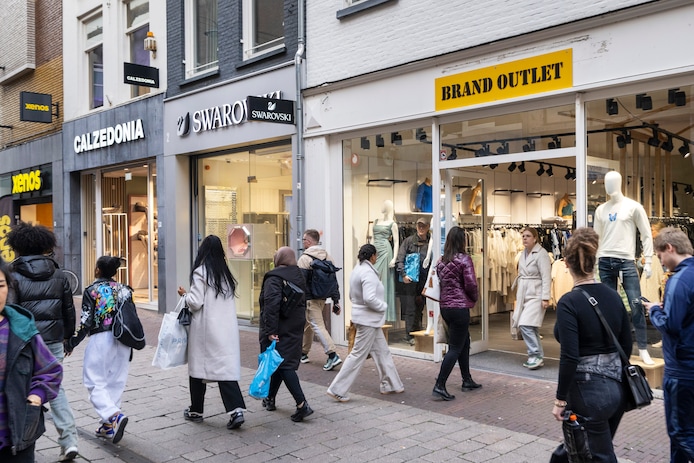 Kledingoutlet moet naam Shein van gevel halen na ingrijpen populair Chinees modemerk Binnenland ed