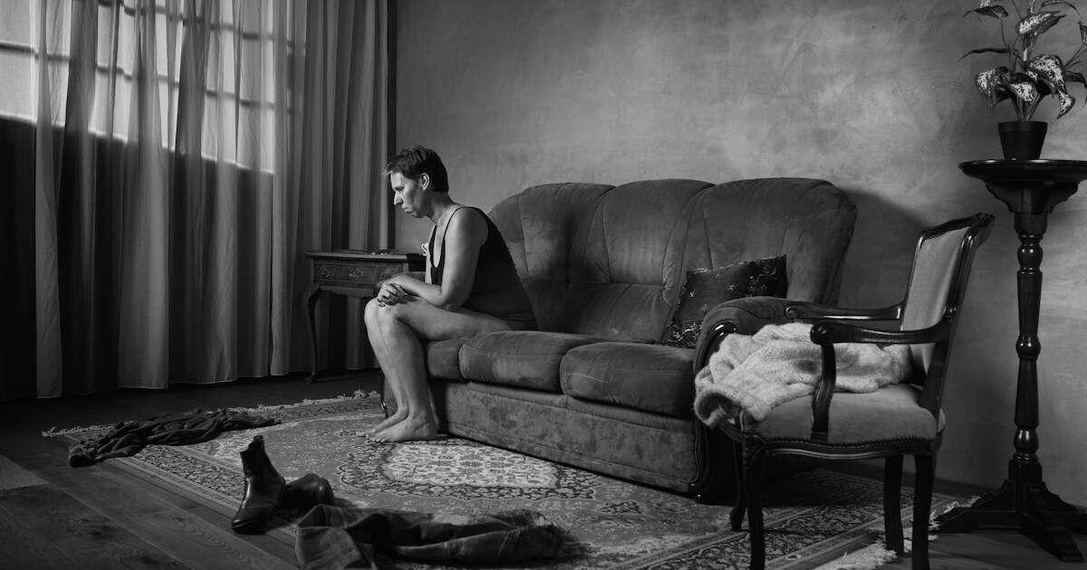 Mariël (50) uit Riethoven werd misbruikt en liet de impact fotograferen: ‘Mijn lichaam was een aanha