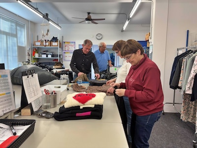 100.000 kilo kleding per jaar: een kijkje achter de schermen bij Kledingbank Eindhoven