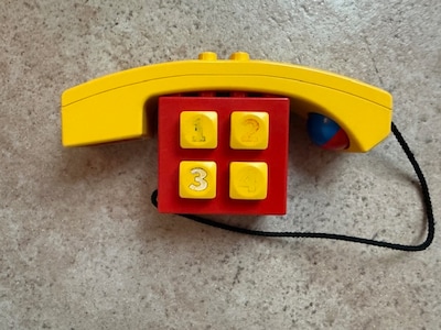 Wie belt Henk voor een Duplo-telefoontje?