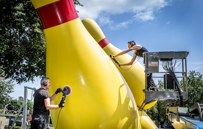 Bekende gele kegels in Eindhoven dreigen omver te worden geworpen, maar die staan daar met een reden