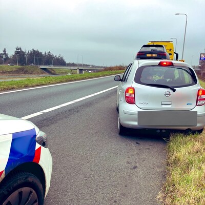 Politie krijgt melding over onwelwording op A67, maar bij aanhouding blijkt het om iets anders te ga