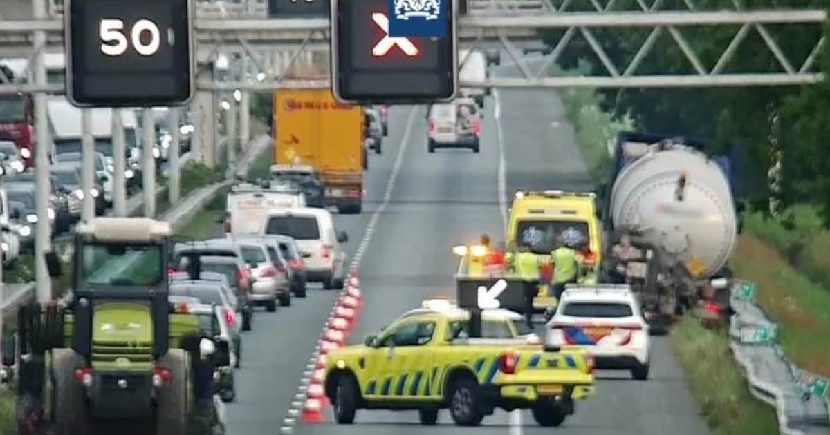 Ongeluk met vrachtwagen op A58 richting Tilburg, weg weer vrij