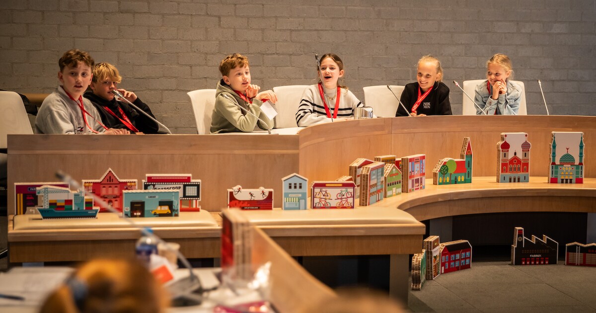 Leerlingen Meester Gijbelsschool bouwen eigen ideale dorp met het spel ...