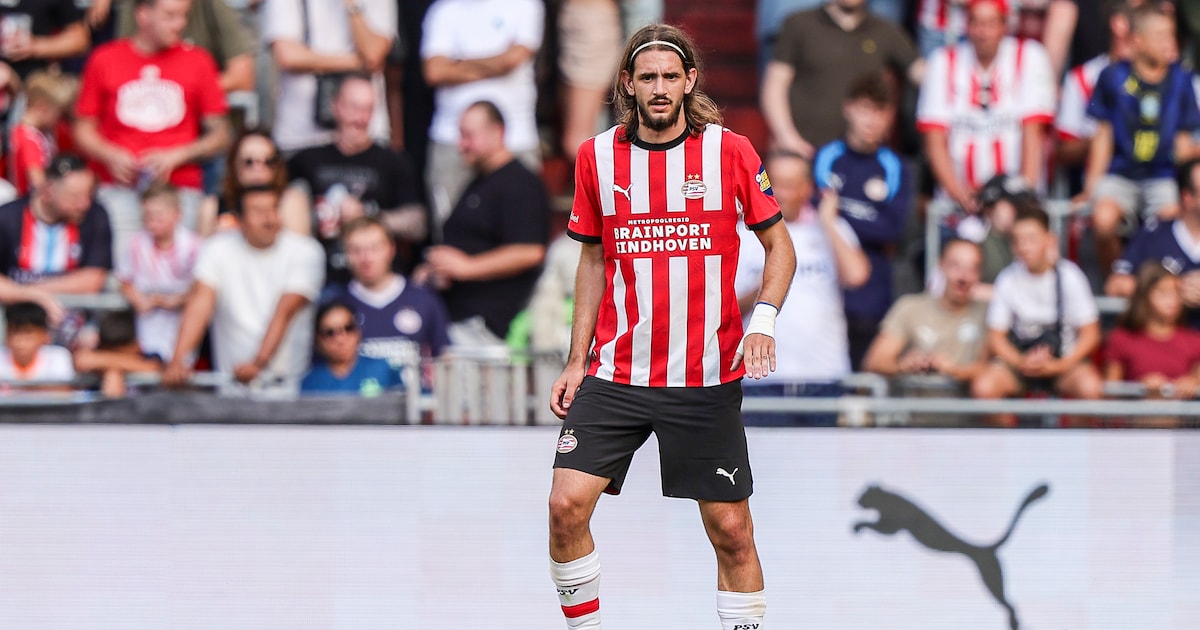 Gasiorowski en nog een aantal andere A-spelers van PSV doen ritme op bij de beloften, tegen FC Volen