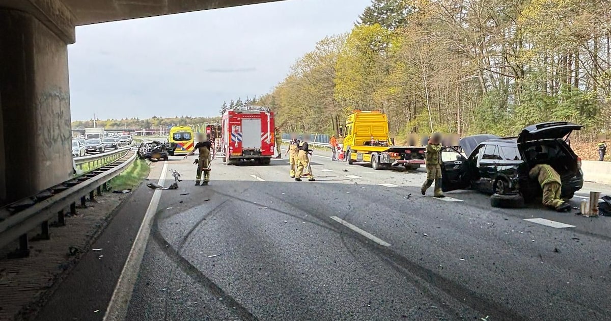 Ravage op weg na ongeval op A67 bij Valkenswaard, weg weer vrij | 112 nieuws Valkenswaard