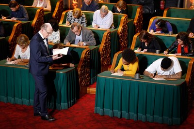 Groot Dictee der Nederlandse Taal komt naar Deurne