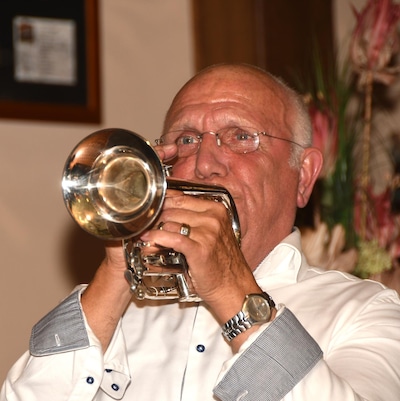 Wie in Deurne tot in de kleine uurtjes ging stappen, deed dat bij Toon ‘toeter’ Aldenzee (1943-2026)