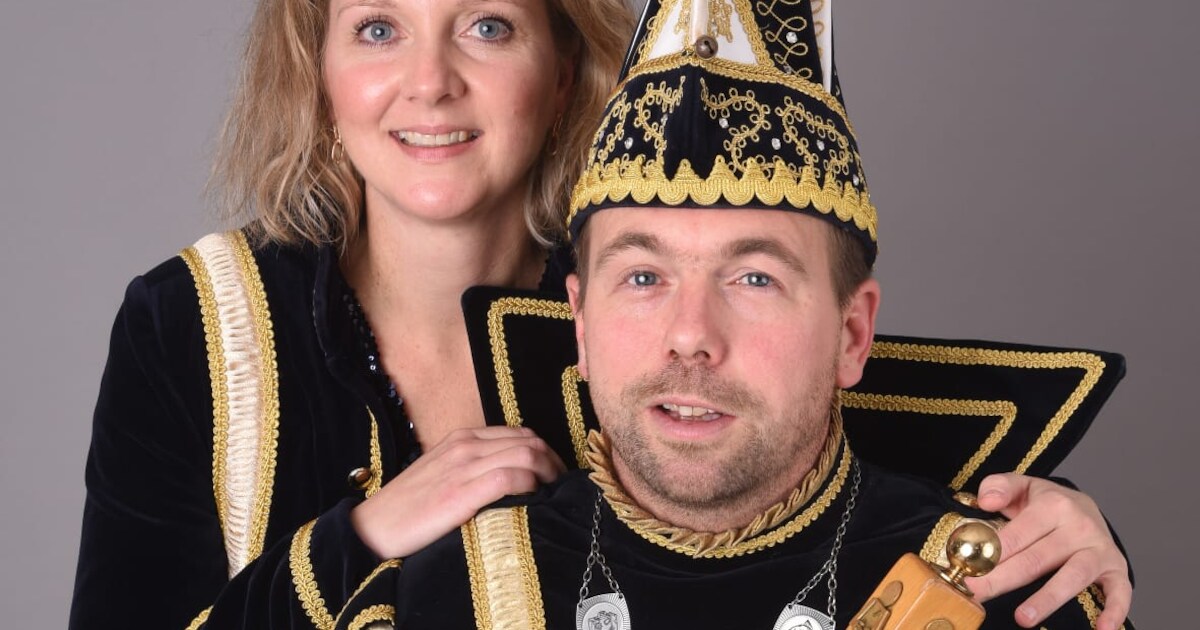 Prins Rob en prinses Joyce gaan voorop in de polonaise bij de ...