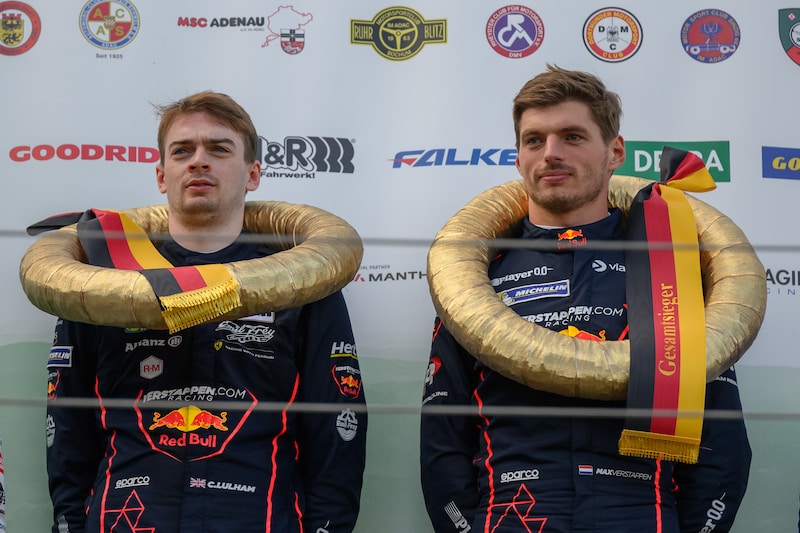 Dolblije Max Verstappen wint voorbereidende race voor de 24 uur van de ...