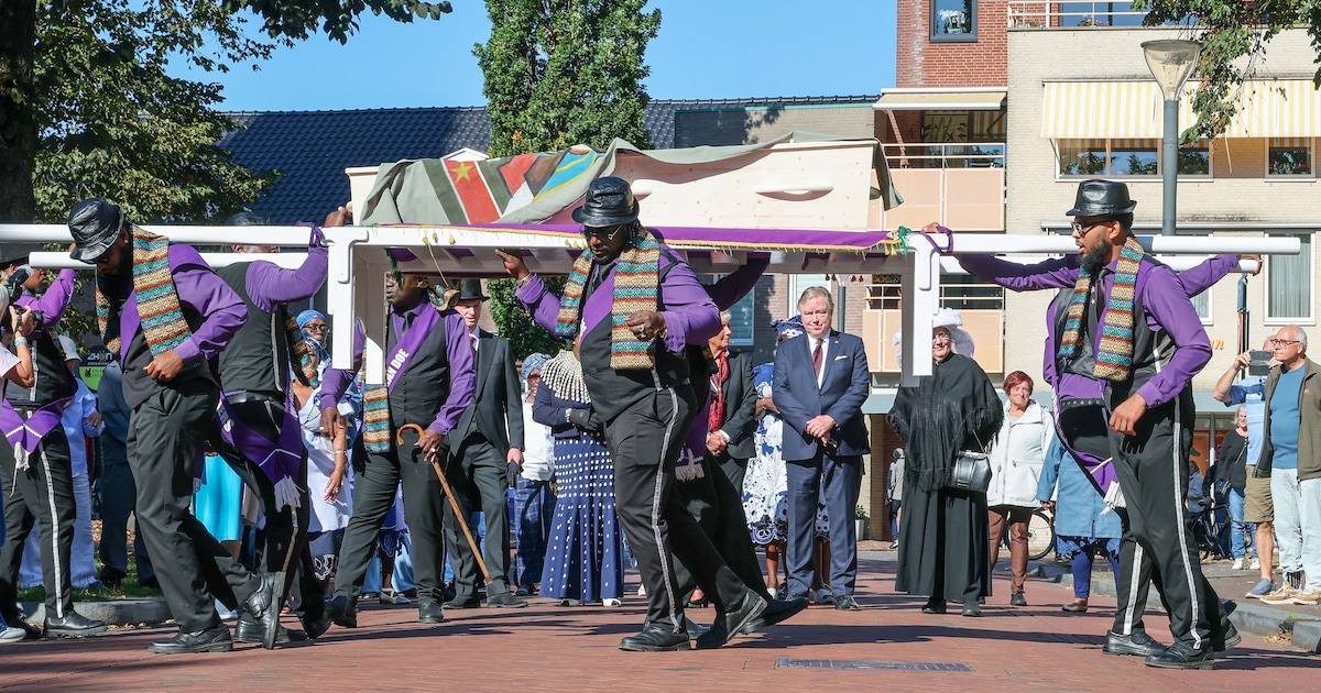 Funeral draws attention in Best: ‘No crying people, but cheerfulness’